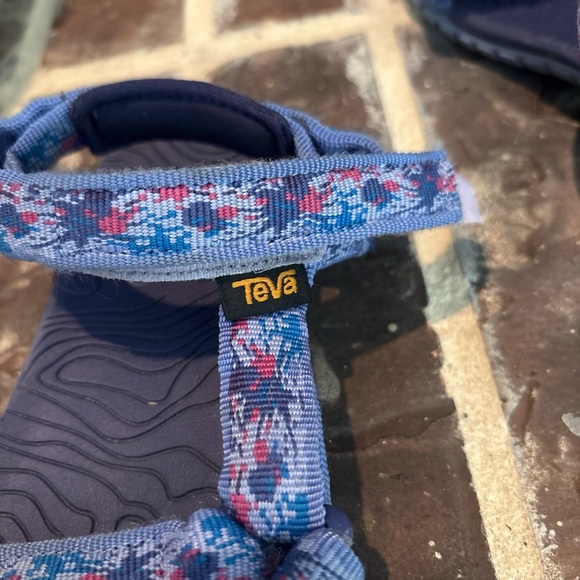 Teva Universal Sport Water Shoe Sandal Girls Size 2 Pink & Purple Outdoor Hiking - Picture 3 of 5